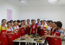 南寧月嫂娘子軍家政致：愛美的寶媽們，春節(jié)不增重你得這樣吃哦！